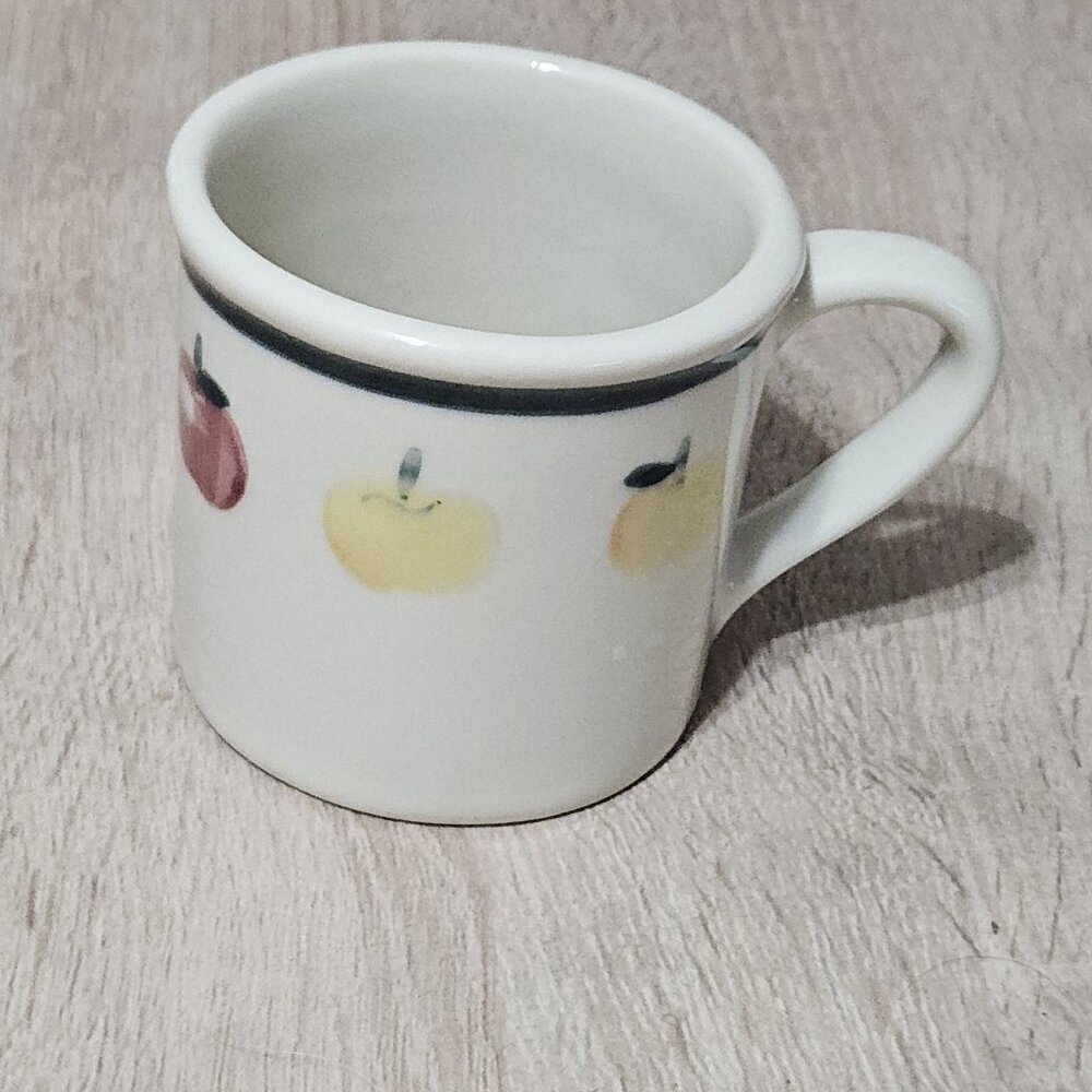 Hartstone Golden Delicious Apples Mug 3 3/4” USA Vintage 1982 Artist Signed #
